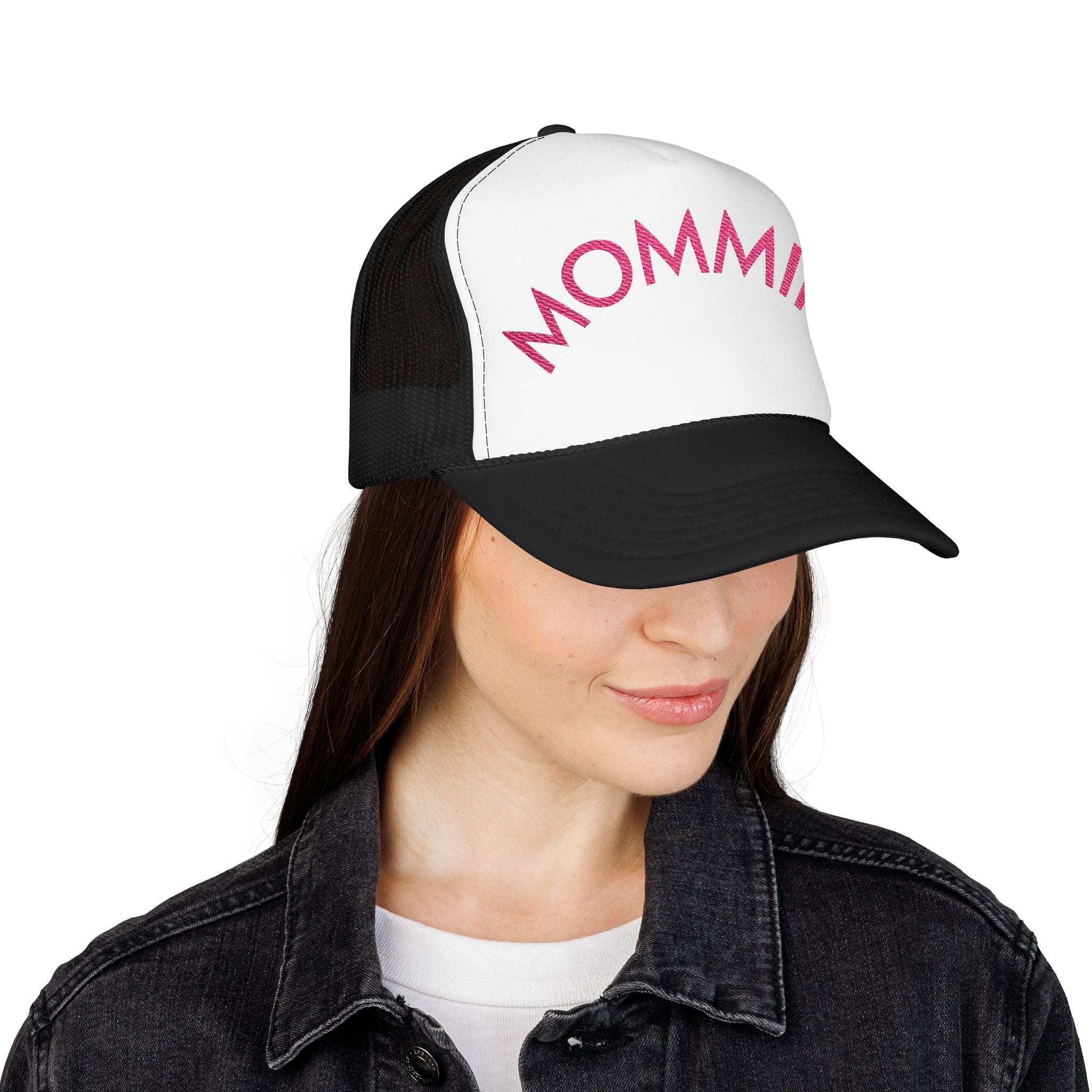 MOMMIN’ Trucker Hat