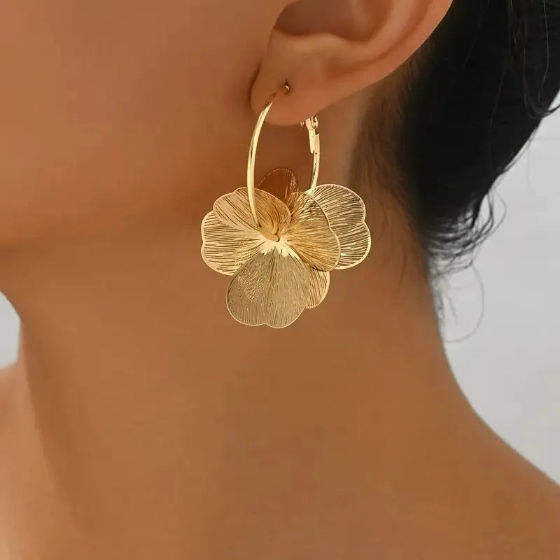 Exaggerate Gold Color Hollow Flower Hoop Earrings for Women Vintage Metal Big Petal Personality Earrings Daily Wear Jewelry
