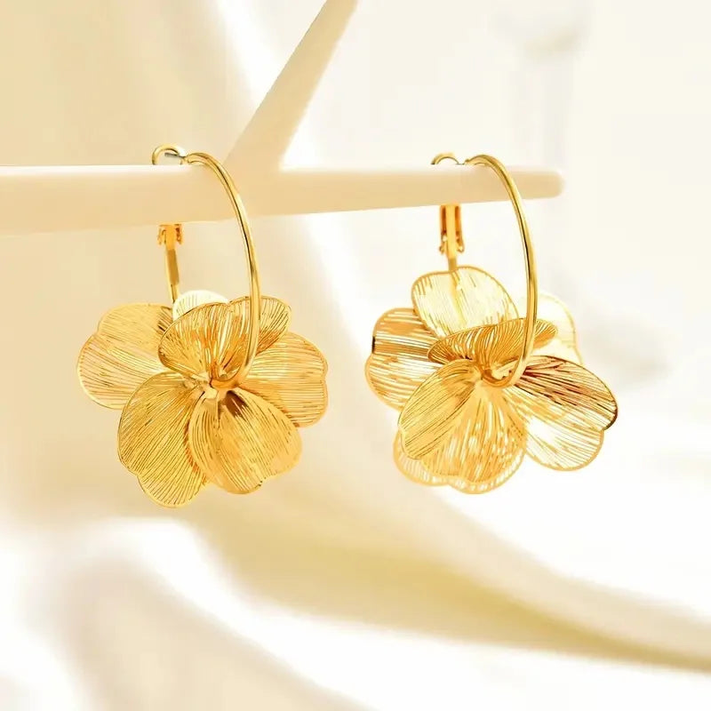 Exaggerate Gold Color Hollow Flower Hoop Earrings for Women Vintage Metal Big Petal Personality Earrings Daily Wear Jewelry